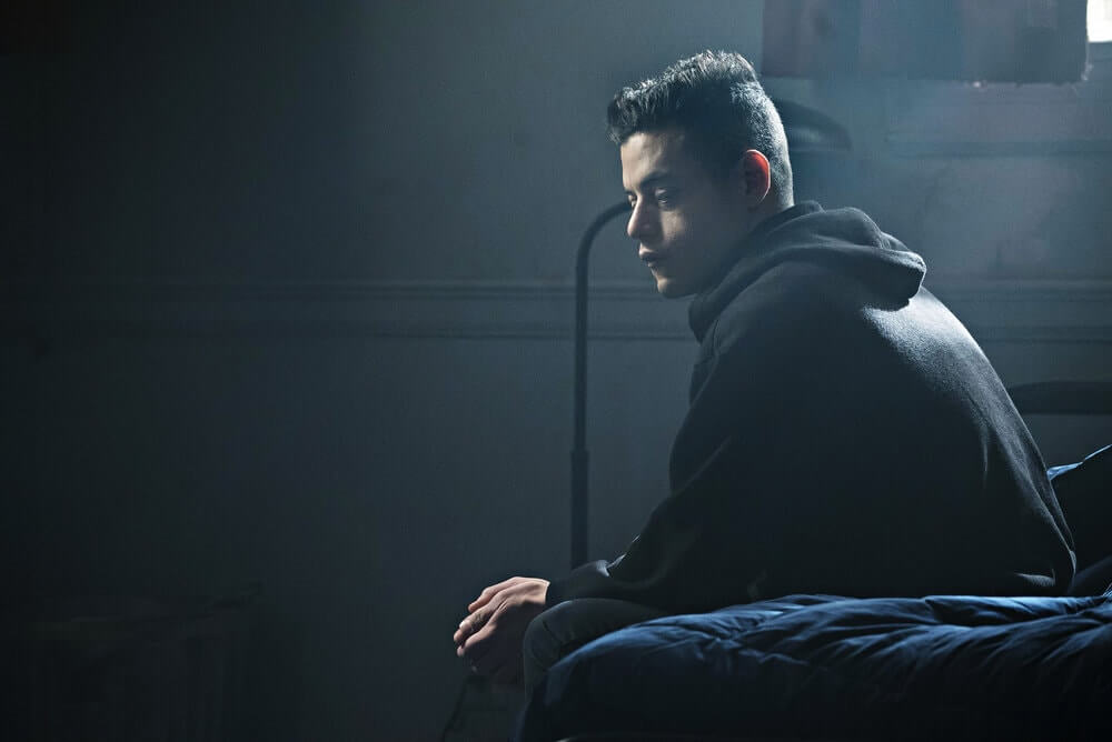 4 Unbelievable Ways Directing Styles Improve Story - Mr. Robot Unconventional Framing